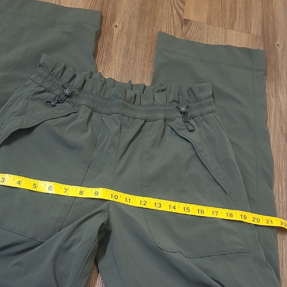 Athleta Forest Green Relaxed Pants used good conditionzise 4. - Picture 5 of 13